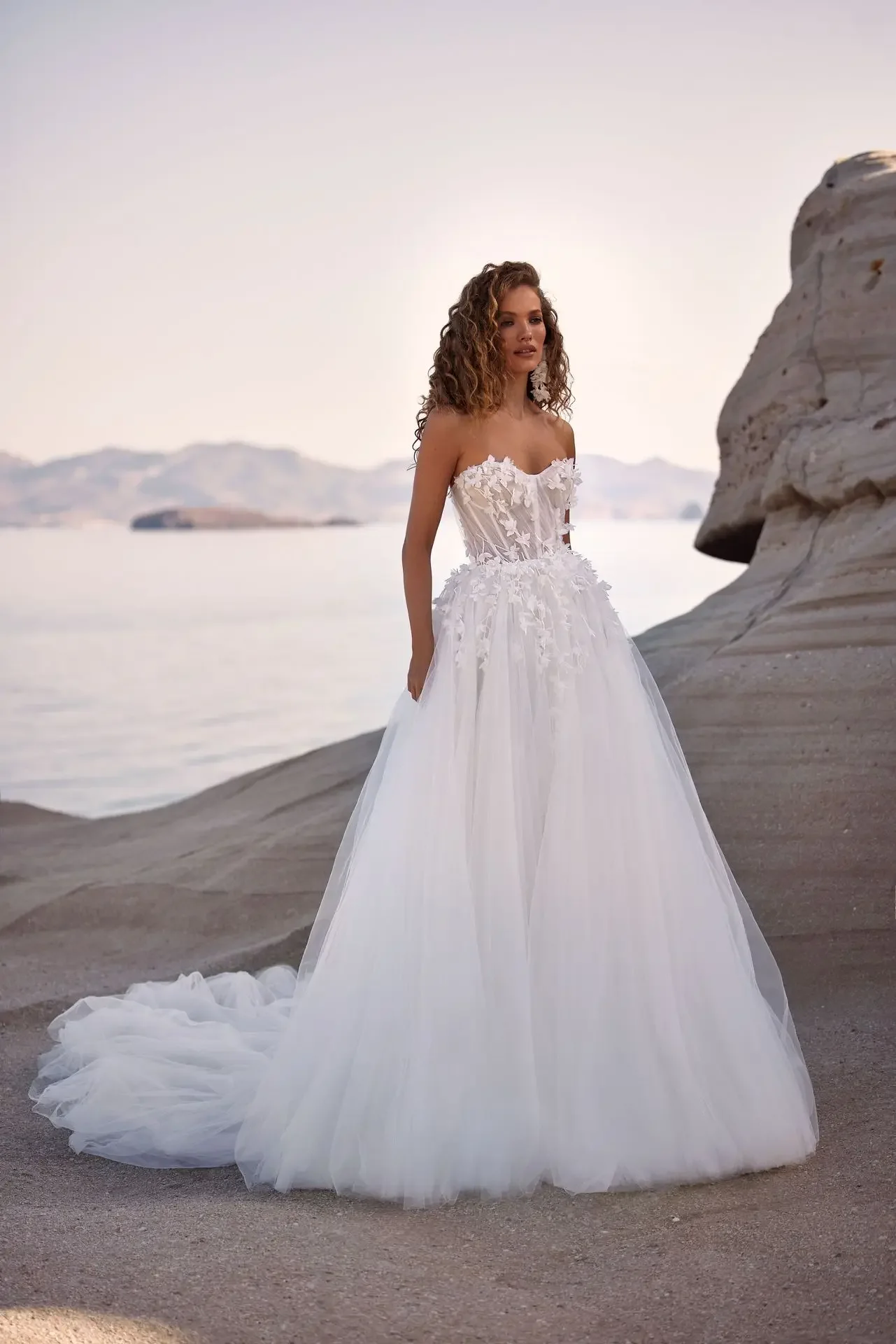 

Customize Measure A-Line Wedding Dress Sweetheart 3D Flowers Floor Length Charming Bridal Gown For Women Detechable Puff Sleeves