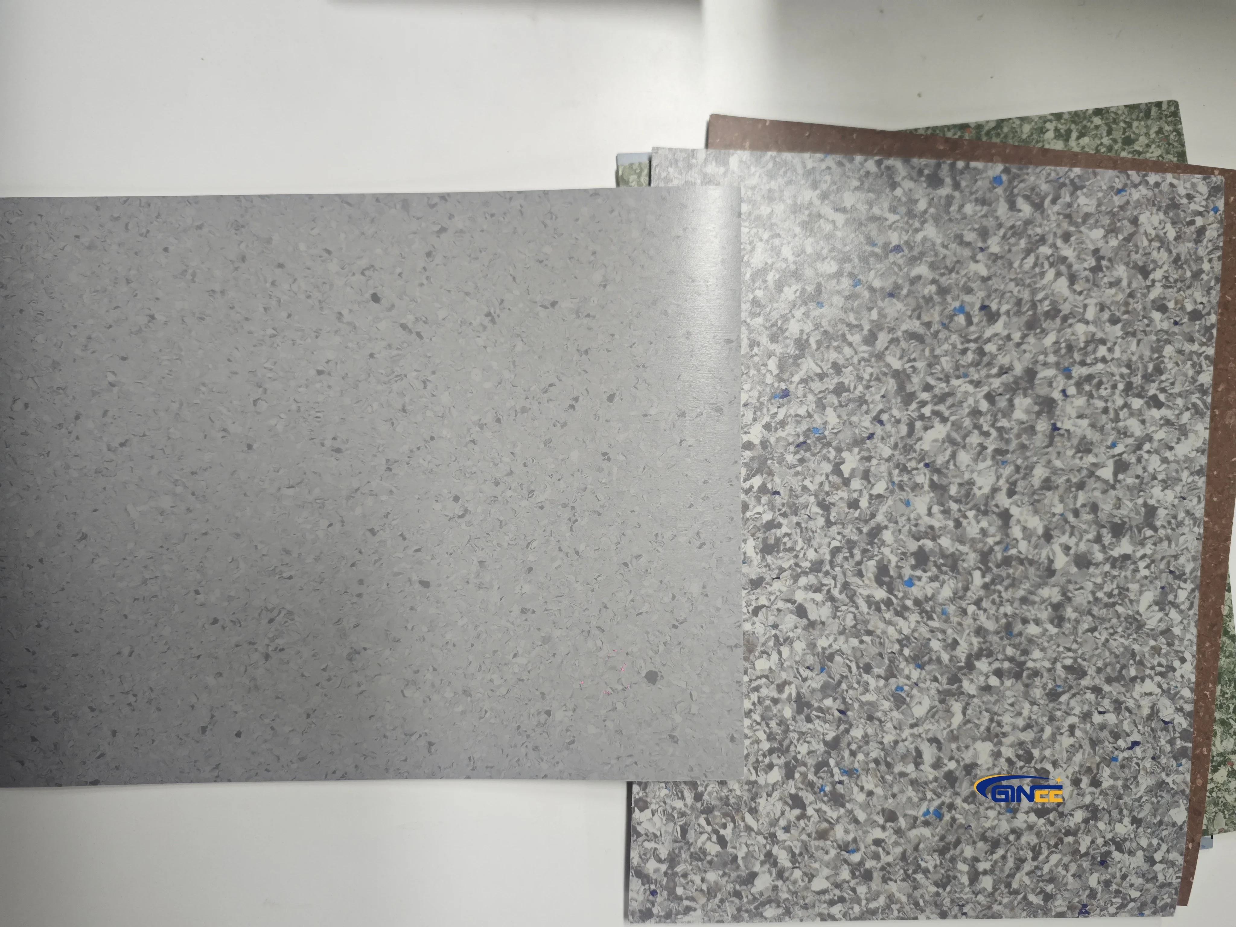 Customize  Ginne Medical Waterproof PVC Vinyl Plank Flooring Easy Install LVT Flooring for Home Office Commercial Use