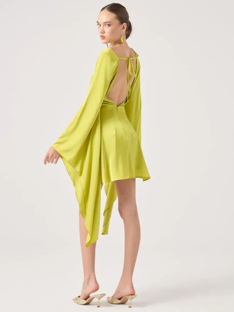 Elegancka sukienka mini z rozszerzanymi rękawami, dopasowana, seksowna, z odkrytymi plecami, wiązana, idealna na imprezę, do klubu, na wieczór, wakacje i na plażę.