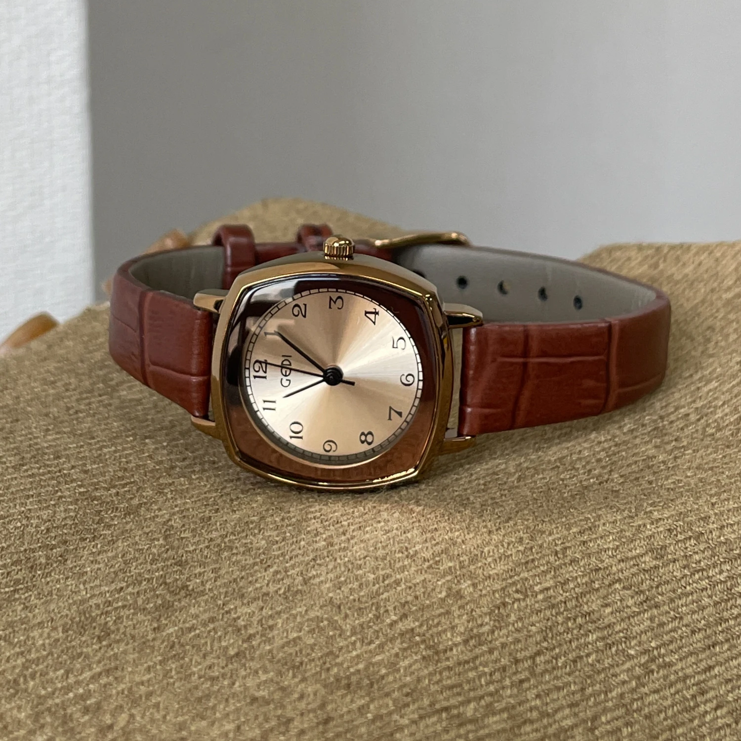 CILOA Simple Retro Small Dial Women's Watch, Elegant Business Casual Wristwatch