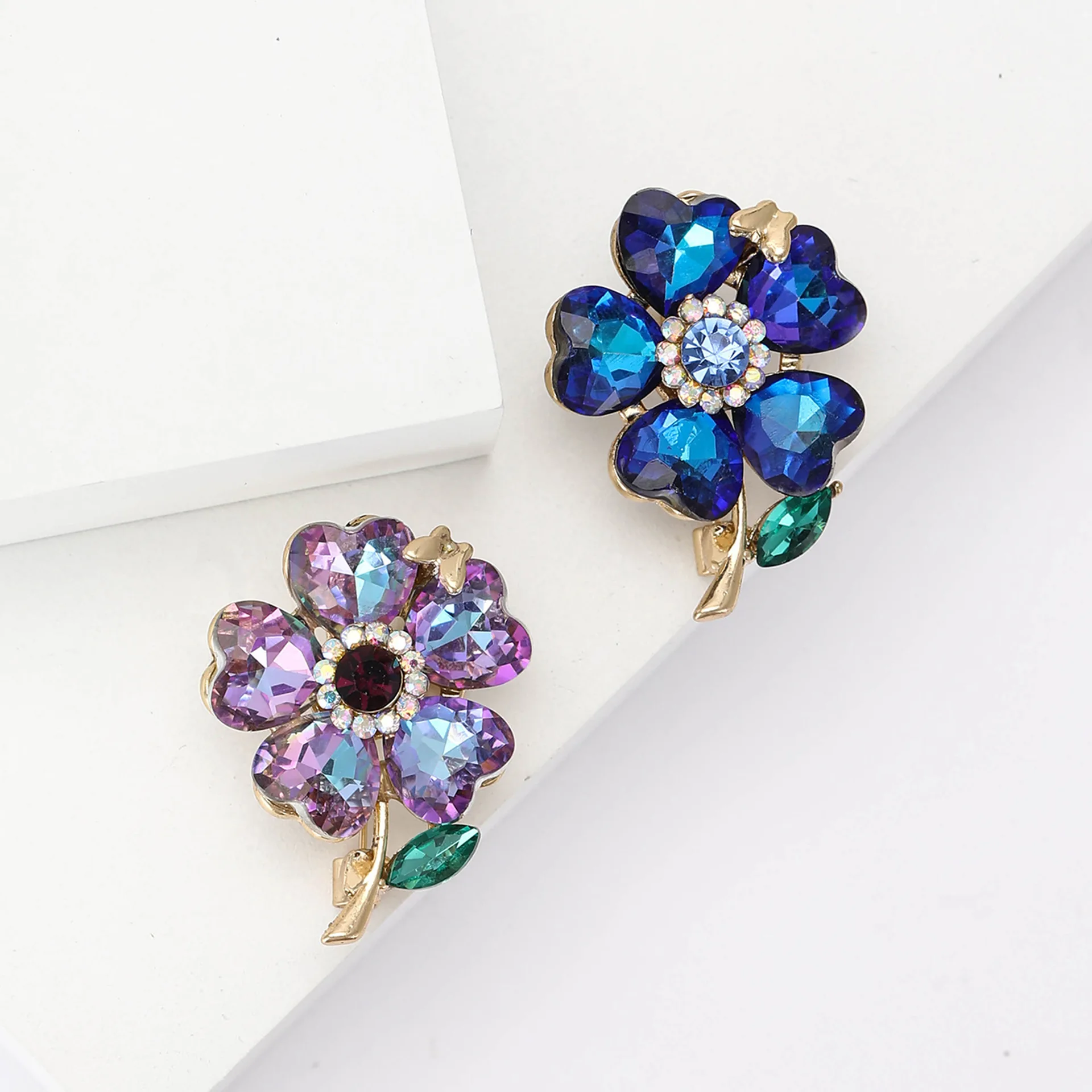 

Women's Crystal Flower Brooch Neutral Two-Tone Shiny Leaf Iris Plant Party Office Brooch Dress Accessory Pin