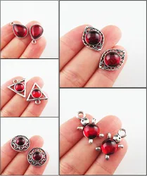 Fashion New Animal Tortoise Eye Triangle Teardrop Charms Round 8mm Red Glaze Tibetan Silver Plated Pendants Retro