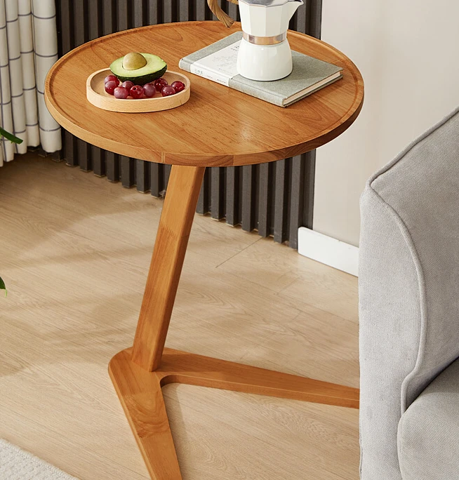 

A few corners and small units next to the solid wood sofa, a popular coffee table on the internet, coffee table on the balcony