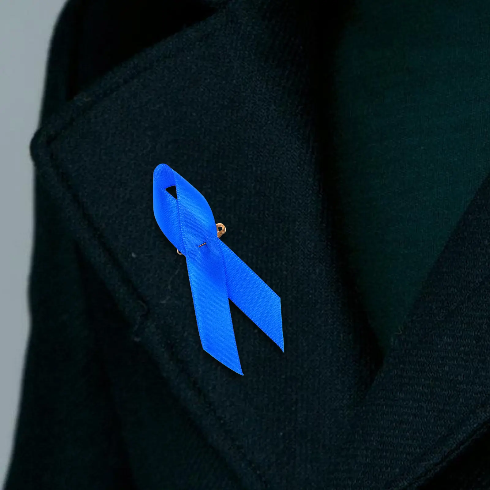 

100Pcs Blue Satin Ribbon Breastpins Safety Pins for Anti-Violence Awareness Memorial Charity Brooches DIY Craft Wrapping