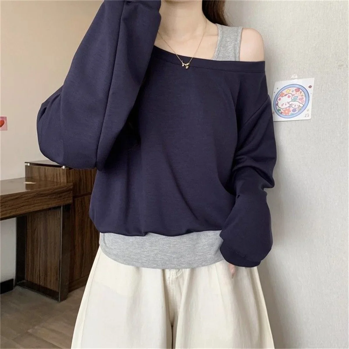 Neuer koreanischer Stil, langärmeliges, schulterfreies Charme-Sweatshirt für Damen, Übergröße, einzigartiges Design, vielseitiges Herbstmode-Oberteil – Detail 2
