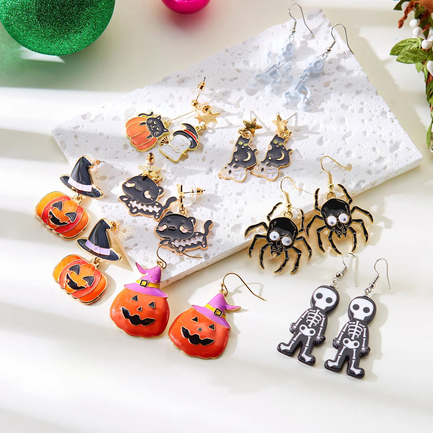 Europe and America Multi Colored Drip Glue Spider with Spinning Eyes Earrings UNISEX Halloween Hip Hop Party Jewelry Earrings