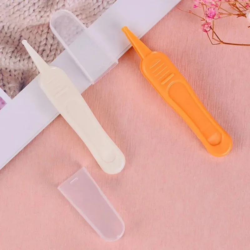 1PC Baby Nose Cleaning Kids Safety Care Round Head Clamp Infant Tweezers Ear Nose Nasal Cleaner Clip Clean Tweezers Tools