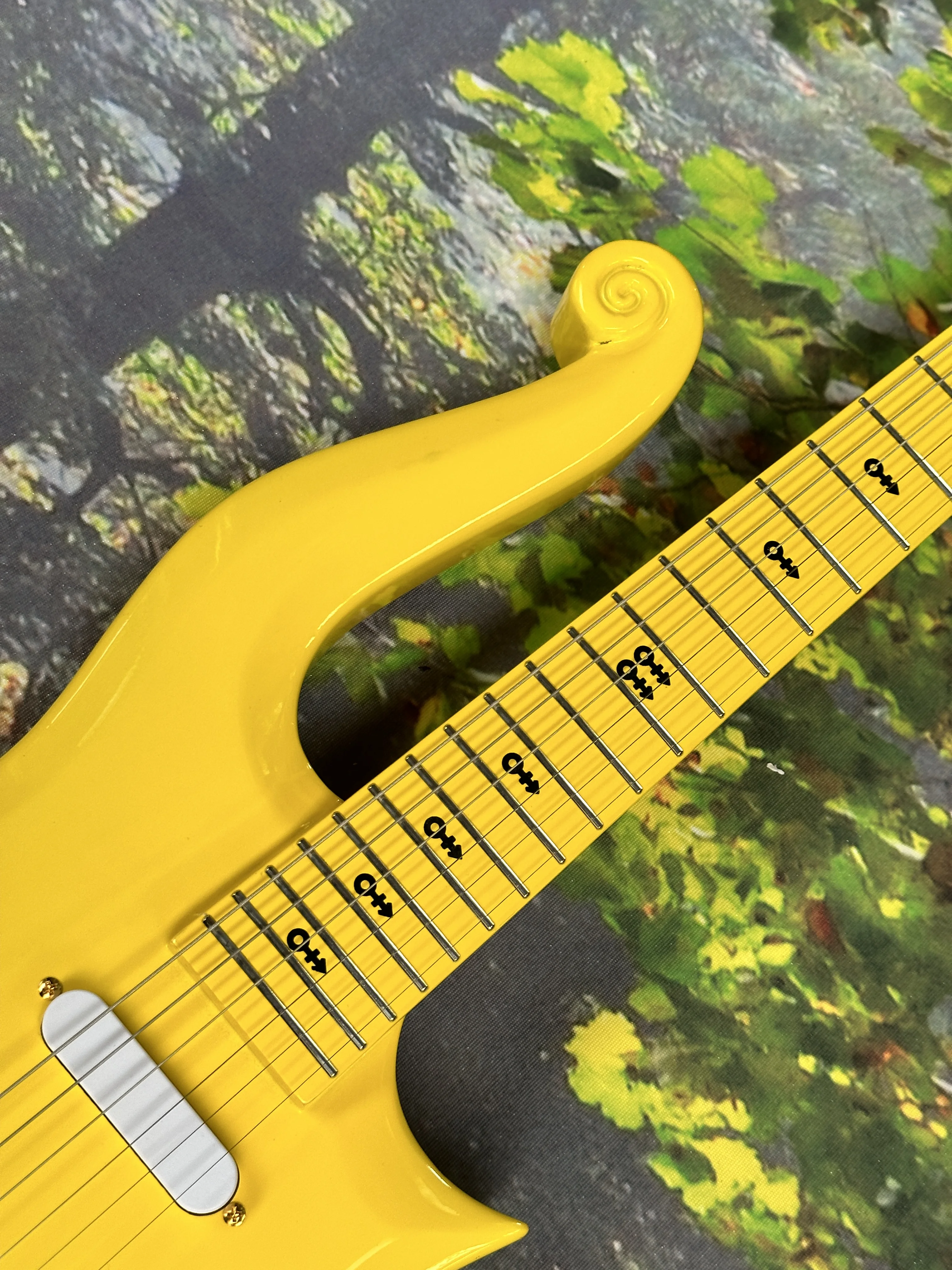 جيتار كهربائي أصفر برينس كلاود، جيتار لوحة أصابع من خشب القيقب، جيتار مكون من 6 أوتار