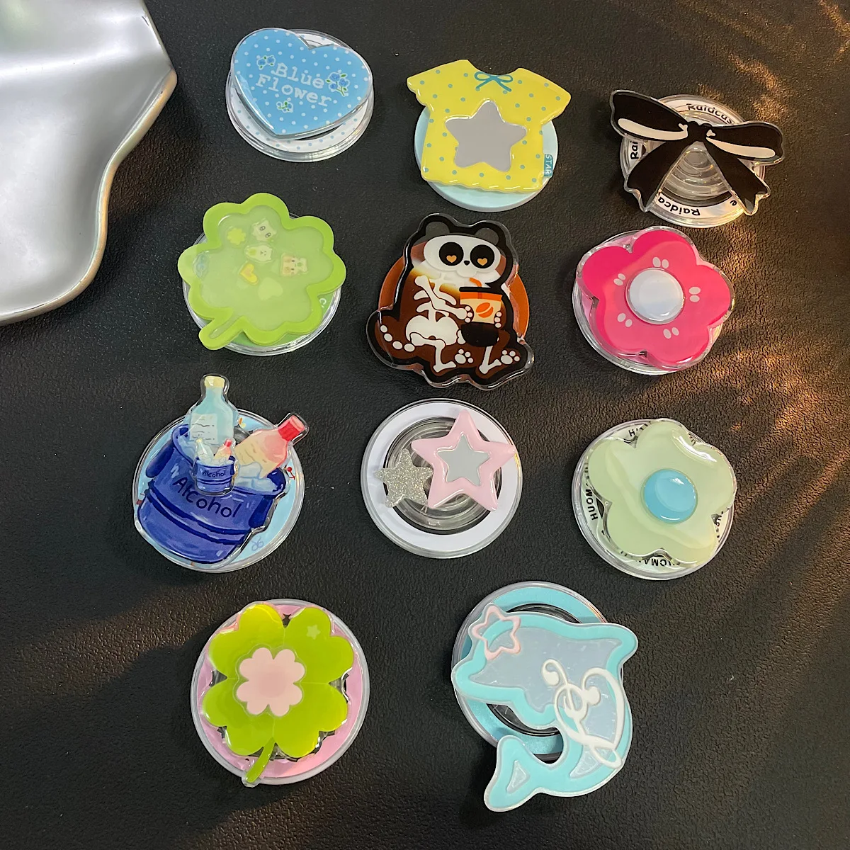 

Korean Ins Flower Magnetic Phone Holder Suitable For Magsafe Magnetic Airbag Holder With Expandable Desktop Lazy Person Fixation