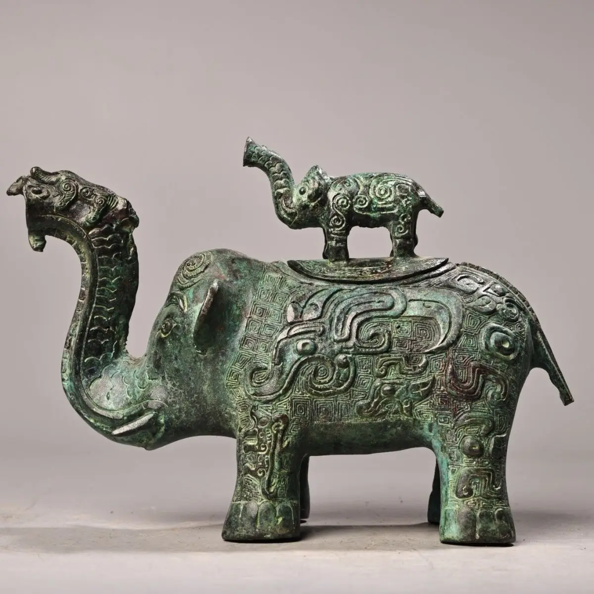 Treasures Old Collection Bronze Elephant Respect 1000 grams High 15 cm Width 21 cm