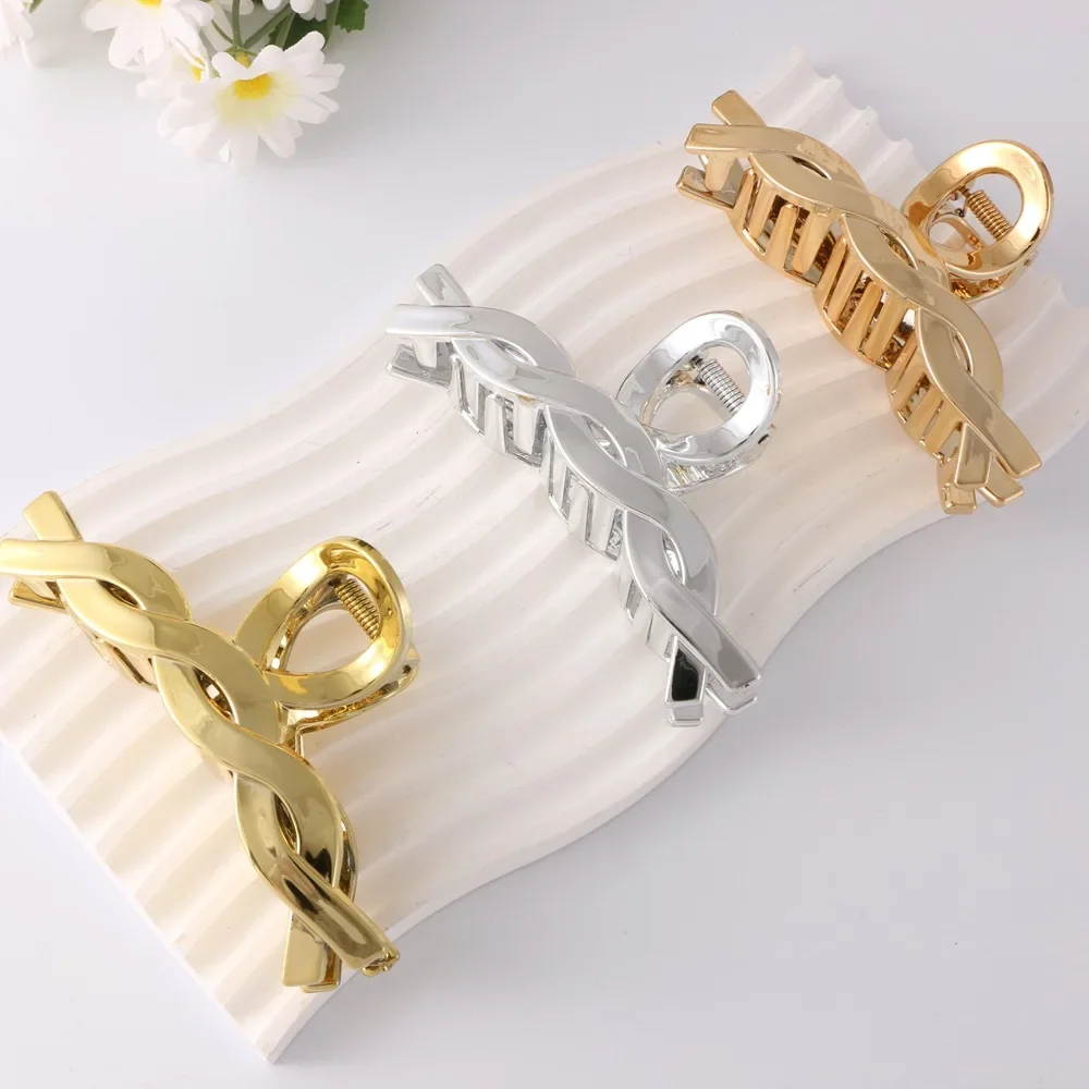 

The new fashionable light luxury hairpin gold and silver plating grab clip the back of the woman's head hair ornament
