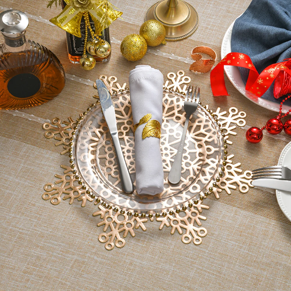 Holiday Tableware Accessory Snowflake Hollow PVC Placemat Heat Resistant Decorative Mat Gold Silver Nordic Style Pad