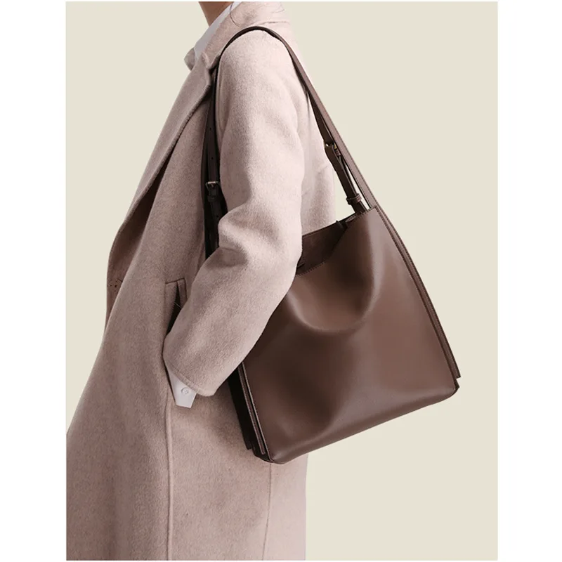 

Purses and Handbags New Bucket Bag Dermis Commuter Bag Large Capacity Crossbody Bags Women's Cowhide Shoulder Bag Tote