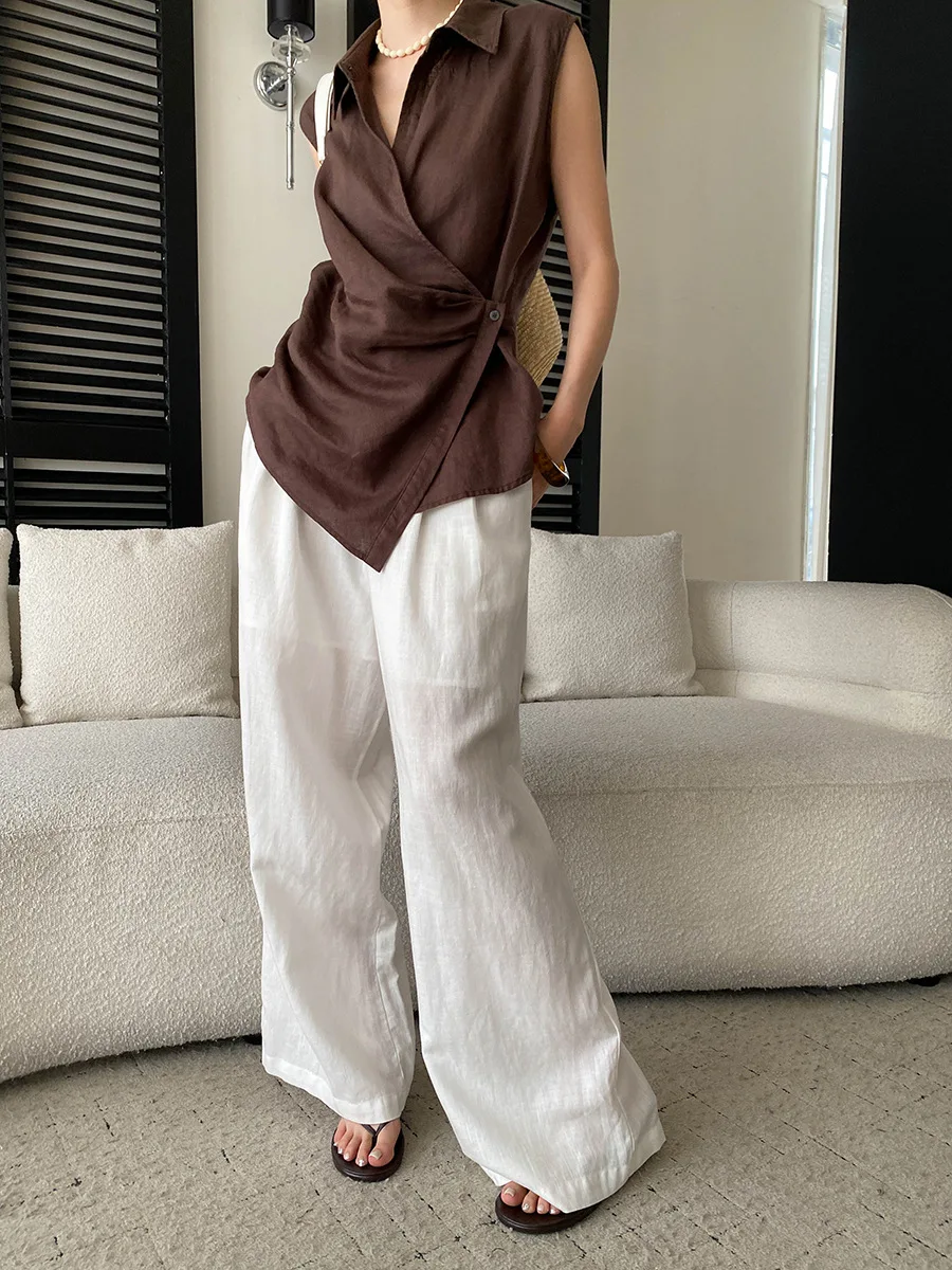 Sommerliches Damen-Freizeithemd in einfarbigem Design mit unregelmäßiger seitlicher Schnalle und umklappbarem Kragen, ärmellos – Detail 28