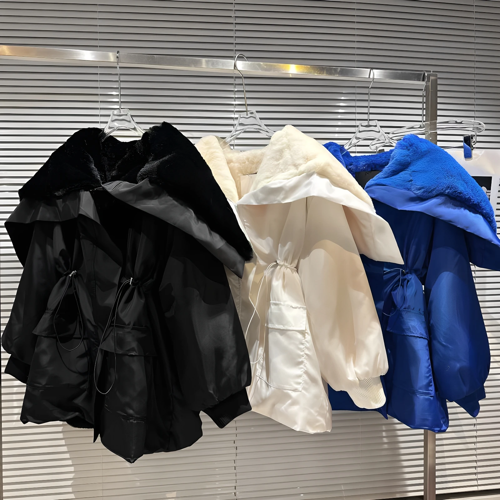 

Новинка зимы Sle Fce на подкладке с завязками на талии, темно-синий воротник-пуховик, уличная одежда, пальто с высокой талией, длинный свец Zi...