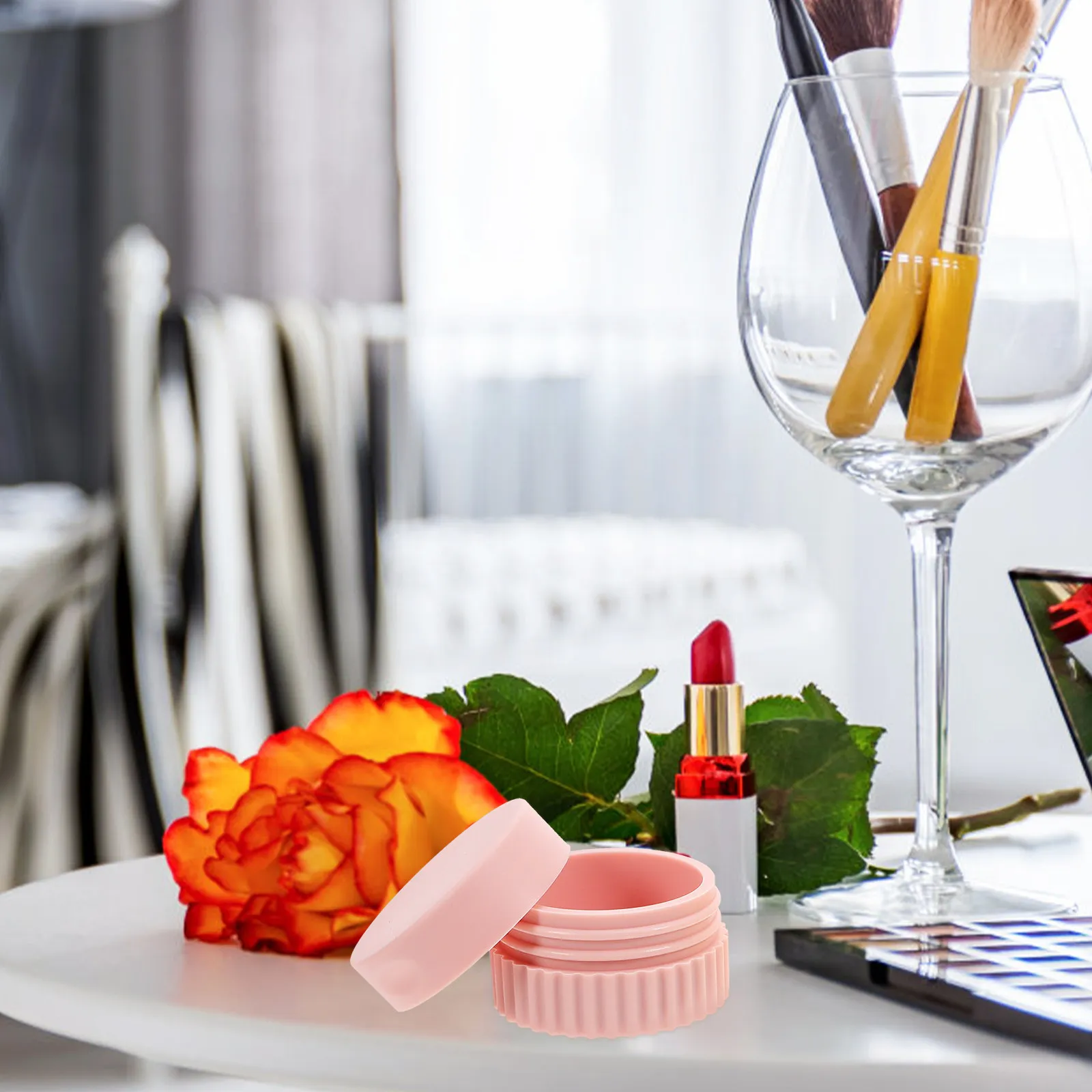 

Набор из 4 ярких силиконовых дорожных контейнеров: компактные, легкие, герметичные маленькие флаконы для косметики, лекарств, лосьонов, украшений