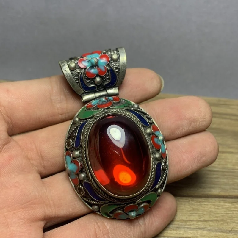 ciondolo-in-rame-bianco-stile-antico-con-intarsi-cloisonne-imitazione-argento-antico-e-zirconi