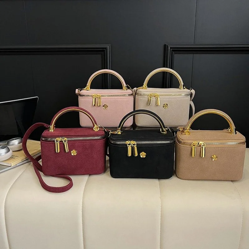 

One Size Ladies Flap Shoulder Top Handle Bag for Middle Aged and Young Women Practical Stylish Daily Use Bag