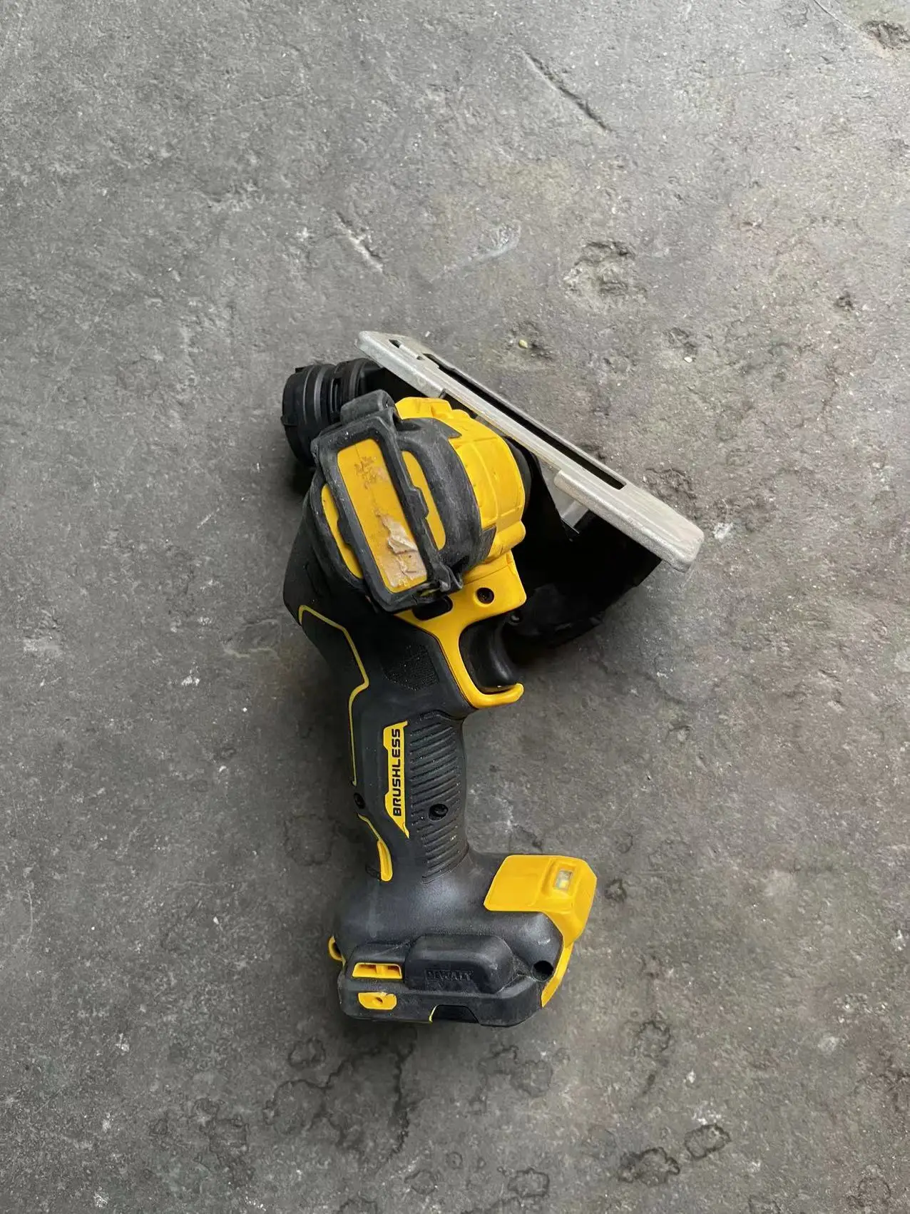 Dewalt DCS438B 20-Volt XR Lithium-Ion Cordless 3 in. Cut-Off Tool (Tool-Only)，USED,SECOND HAND