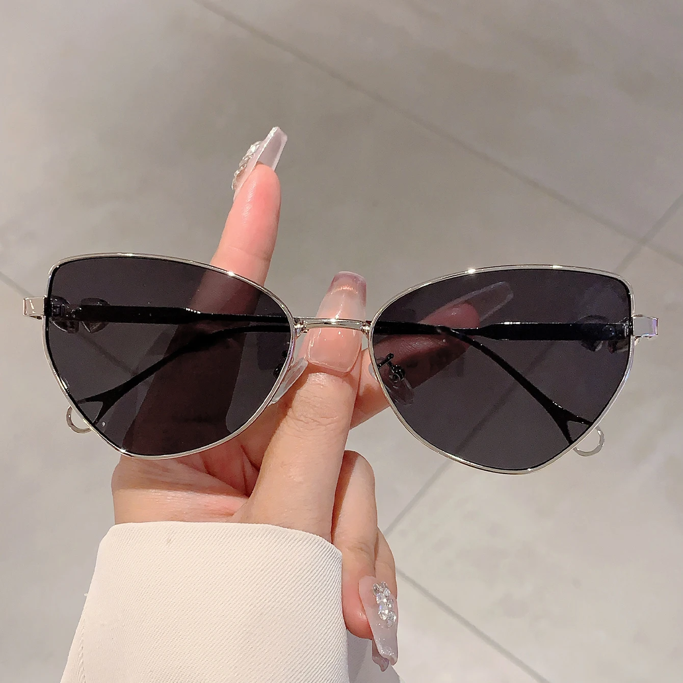 KAMMPT Fashion Crystal Shiny Pink Shades Retro Metal Decor Ladies Sunglasses Origin Brand Luxury Women Sun Glasses for Hiking