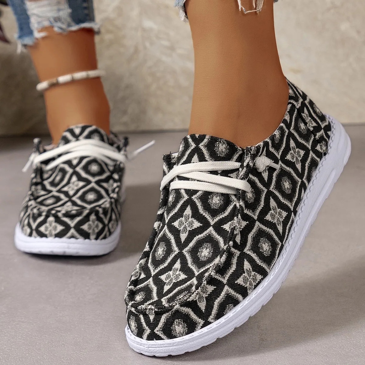 

Новые модные легкие нескользящие прогулочные туфли, весенне-осенние сексуальные удобные повседневные кроссовки на шнуровке с круглым носком для женщин