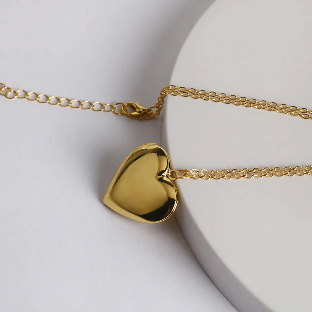 Game UNDERTALE Sans Cosplay Necklace Unisex Metal Family Photo Frame Heart Pendant Jewelry Accessories Gift
