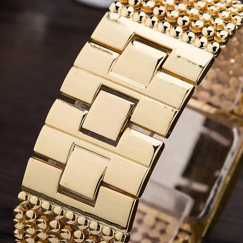 Orologio al quarzo da donna alla moda transfrontaliero2023Popolare con diamanti quadrati Orologio casual da donna in acciaio inossidabile dorato