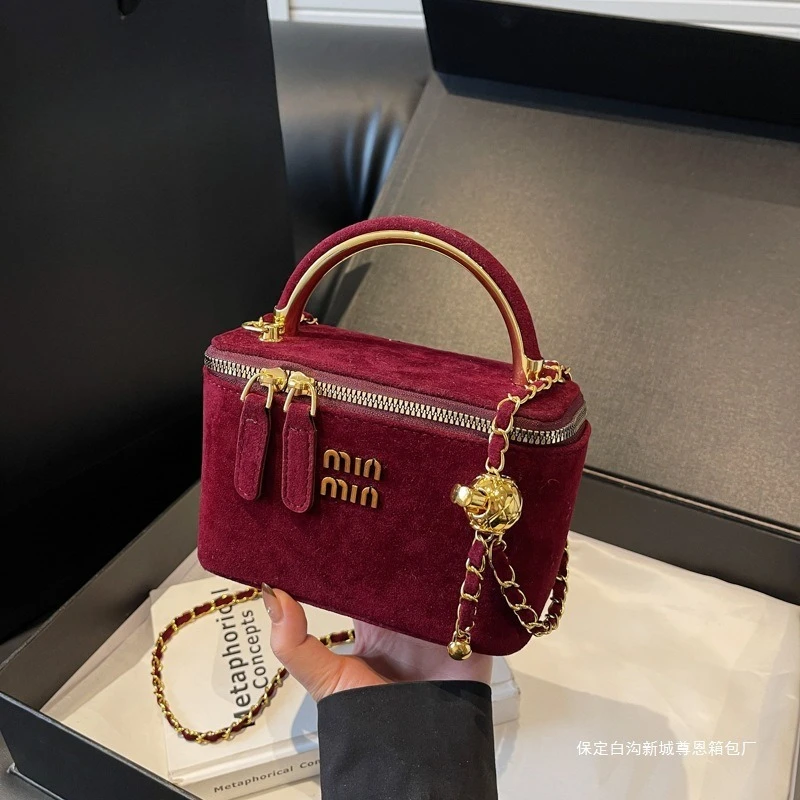 2025 bolso de caja Retro de diseñador de lujo ligero versión coreana femenina de la textura de un solo hombro Mini bolso de lápiz labial para auriculares