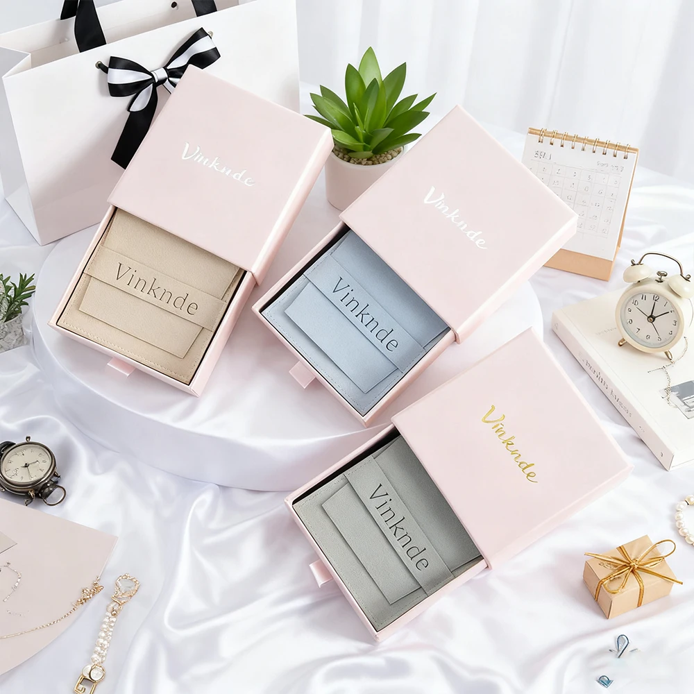 

100pcs Custom Logo Printed 10x10x3.5cm Elegant Drawer Packaging Boxes for Watches Pendant Stud Earrings Microfiber Gift Bag Sack