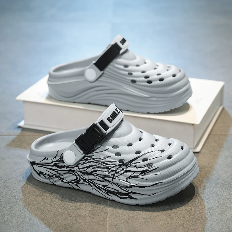 Kids Flame Print Platform Clogs Adjustable Strap Hollow Boy Kid Slip on Sandals Non Slip Outdoor Beach Shower Daily Casual Shoes