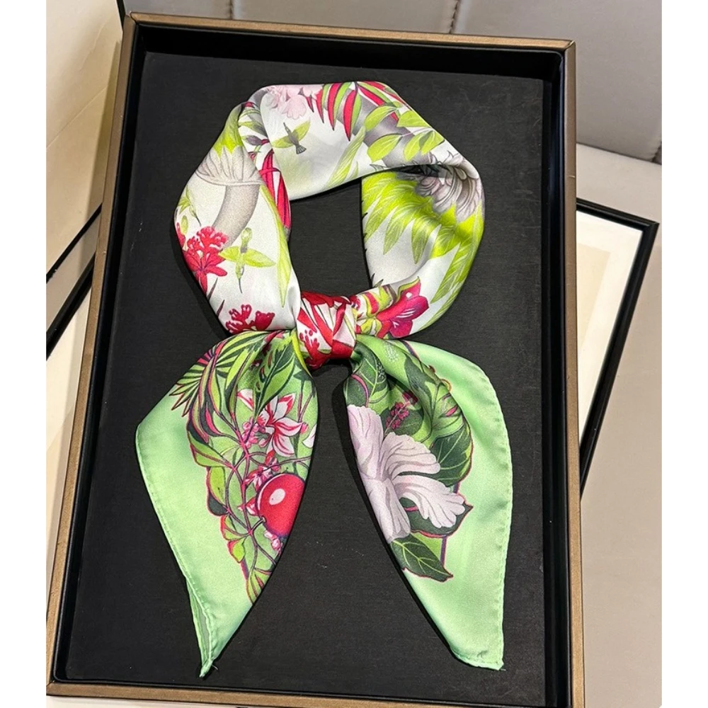 

Шелковый квадратный платок с цветочным принтом, подходит для всех сезонов, украшает голову, мягкий шейный платок для женщин, женский хиджаб, женский фулярд, бандана