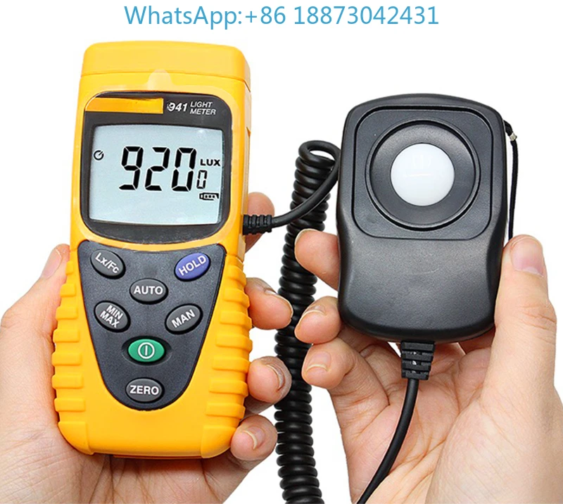 Illuminator 941 Photometer Luminometer Lumen Meter detects indoor and outdoor light intensity data.