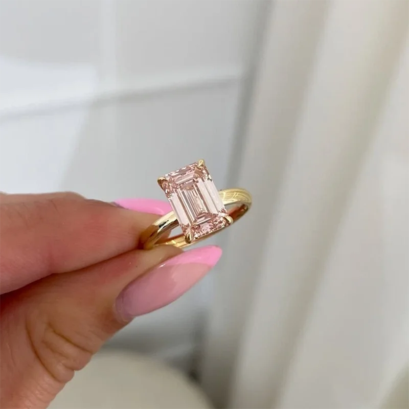 2Ct VS/VVVS Fancy Vivid Pink Emerald Cut CVD HPHT Lab Grown Diamond Wedding Ring Ring Arm Thickness 3MM 14K Gold