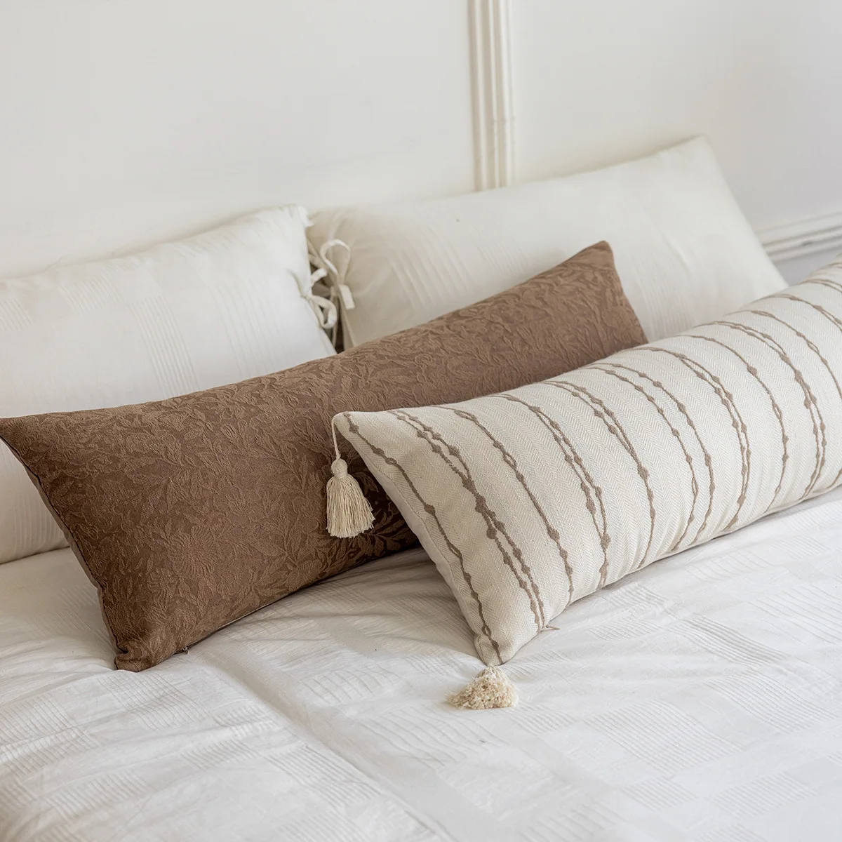 35x90cm Long Leg Clamp Pillow Cover with Tassels Waist Pillowcase French Luxurious Jacquard Cushion Cover for Headboard Bedroom
