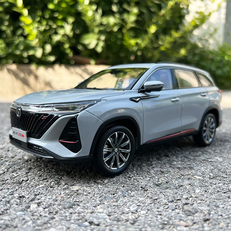 

Оригинальная масштабная модель 1:18, Changan Auto CS75 Plus MK2 с деревянным основанием, под давлением модель для коллекции и демонстрации