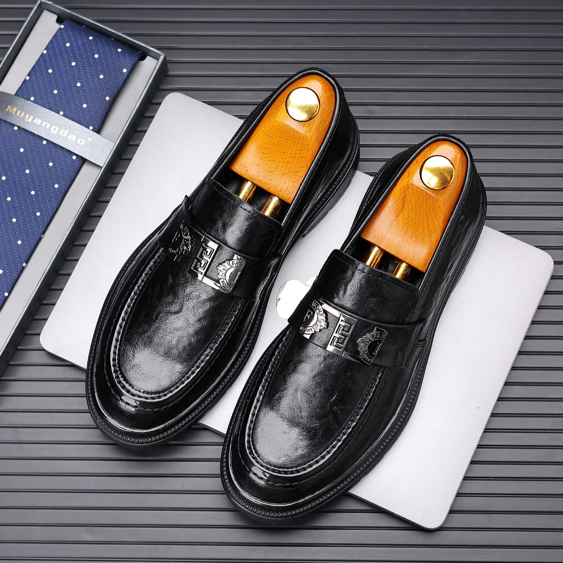 

Men's breathable business formal wear with British style loafers, casual leather shoes