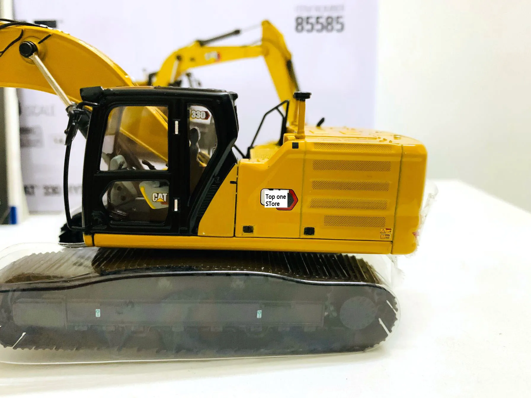 DM 330 Hydraulic Excavator Next Generation 1:50 Scale By DieCast Masters 85585