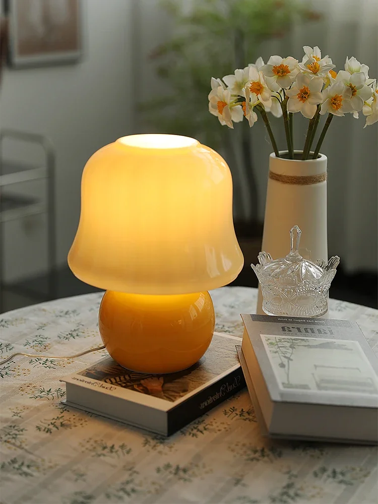 Art House French cream mushroom table lamp, Muran antique glazed bedroom, bedside decoration Tadao Ando lamp