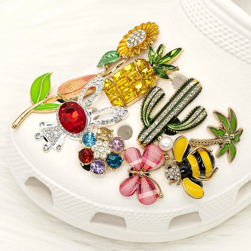 1PCS Metall Schuh Charms Gänseblümchen Sonnenblumen Tulpen Schuhe Zubehör Mädchen Favor Schmetterling Honigbiene Luxus Sandalen Pins Geschenke – Detail 1