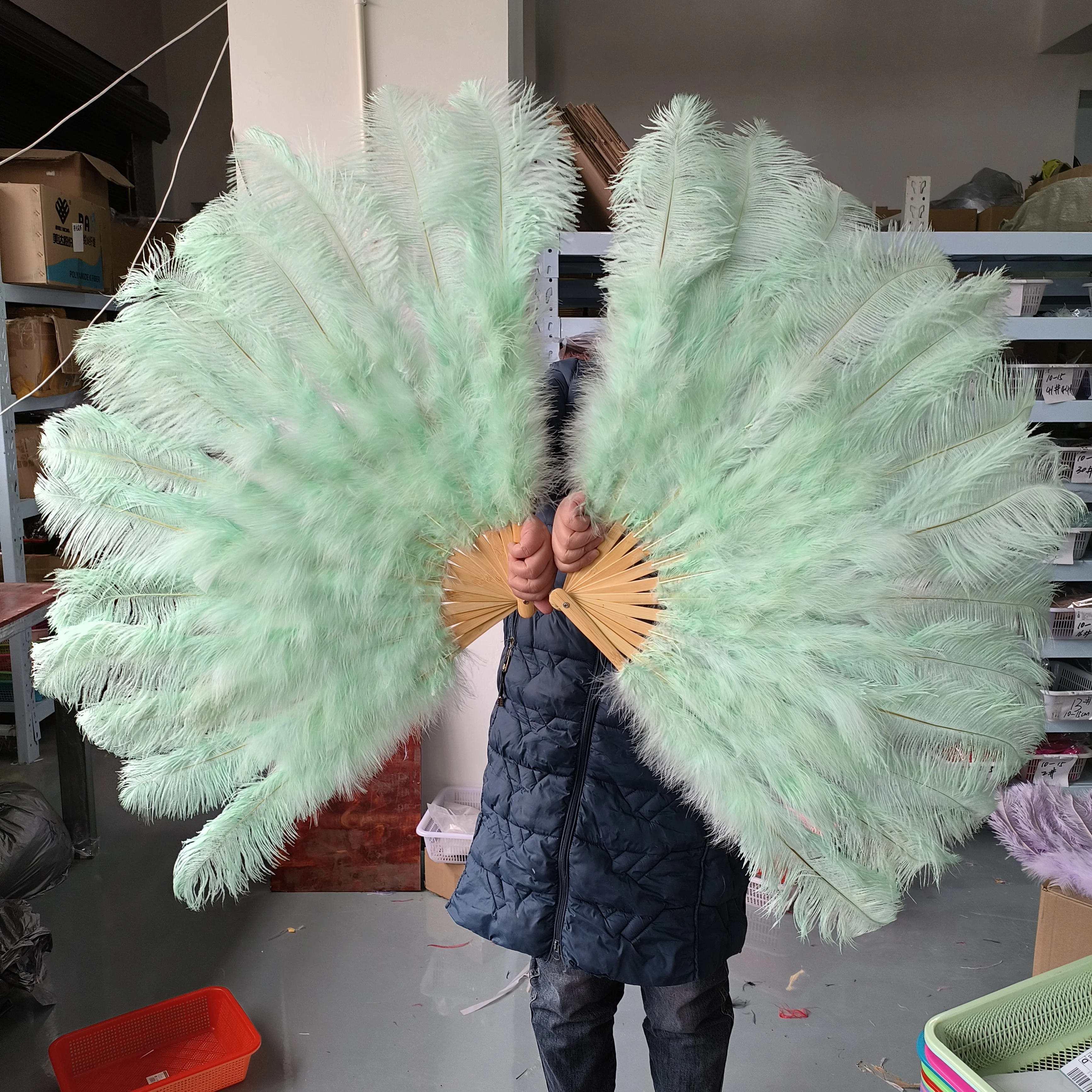 

Оптовая продажа, 10 шт., мятно-зеленые страусиные перья, вееры для карнавала, танца живота, волшебное шоу, сценический декор, реквизит для выступлений по индивидуальному заказу