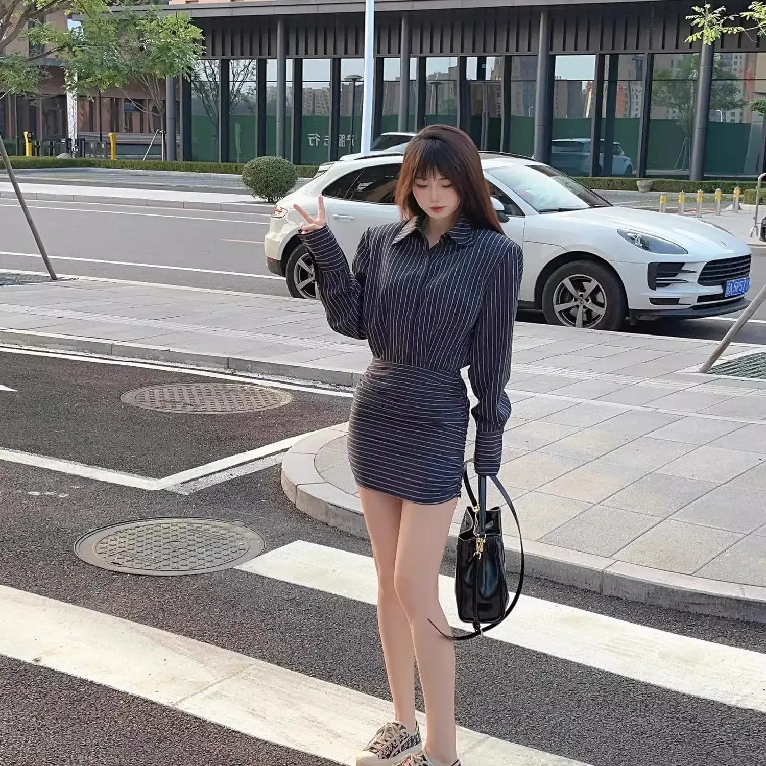 فستان قميص مخطط بأكمام طويلة للنساء مع خصر نحيف وتنورة ريترو على الورك