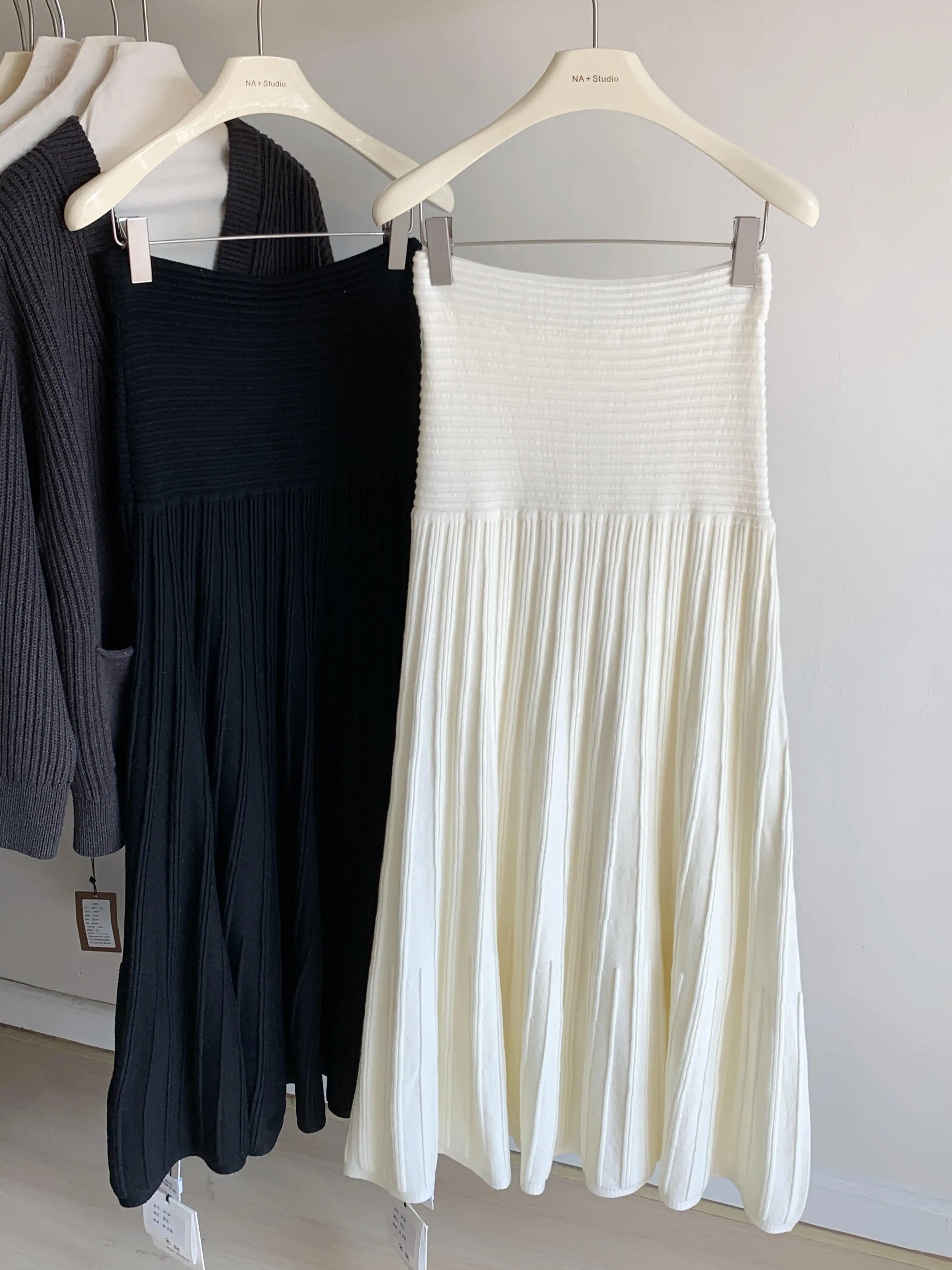 

2025 Autumn Winter Women Midi Knit Skirt Vintage Old Money Korean Pleated Skirt A-line Elegant Trendy Party Evening Solid Color