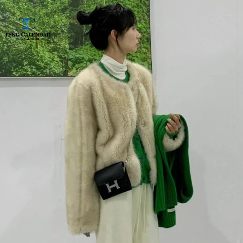 

Искусственный мех, корейская версия, экологически чистый мех норки, короткий топ из интегрированного меха, женский зимний новый стиль 2024.