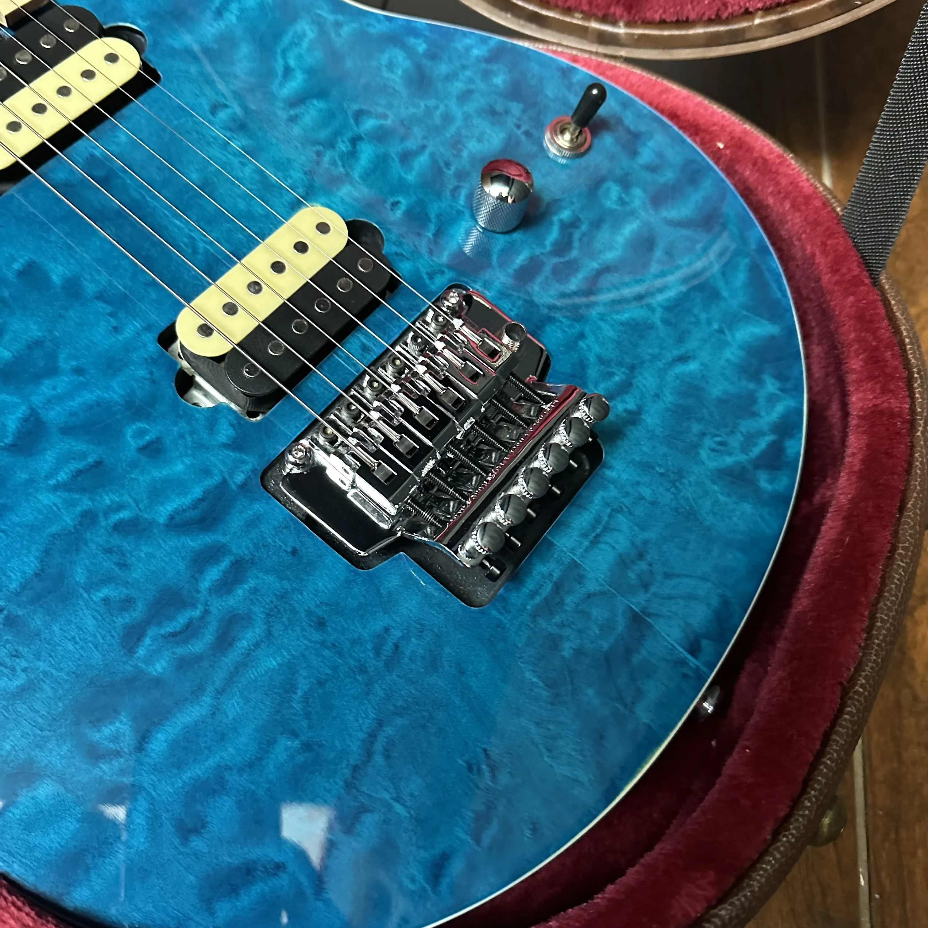 Musicman olp niebieski pikowany top klonowy gitara elektryczna solidny mahoniowy korpus z gitarą Floydrose Tremolo tylko