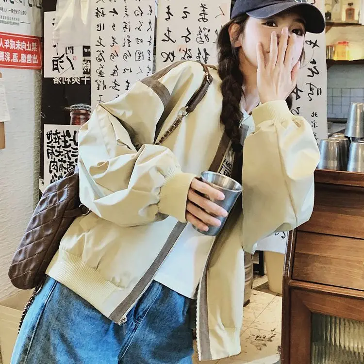 

Куртки женские модные с пышными карманами, молодые, однотонные, с застежкой на талии, граффити, эластичные детали с кистью, клетчатая, ремесленная, зебра, моющаяся