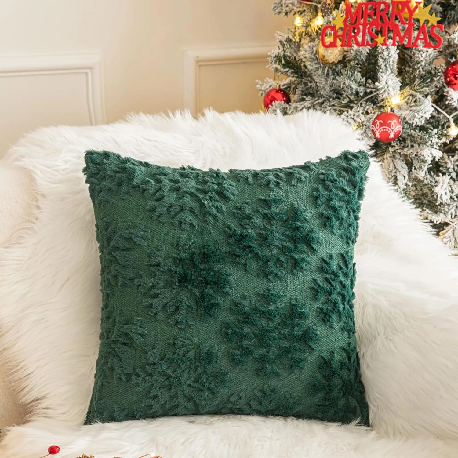 Christmas Pillow Covers Soft Faux Rabbit Fur Green Snowflakes 45x45CM Throw Pillow Covers for Holiday Christmas Decor Sofa Couch