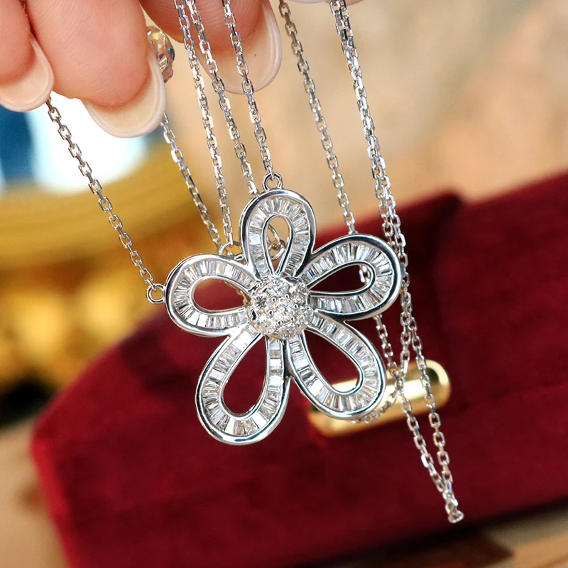 LUOWEND 100% 18K White Gold Necklace Romantic Flower Shape Real Natural Diamond Pendant Necklace for Women High Wedding Jewelry