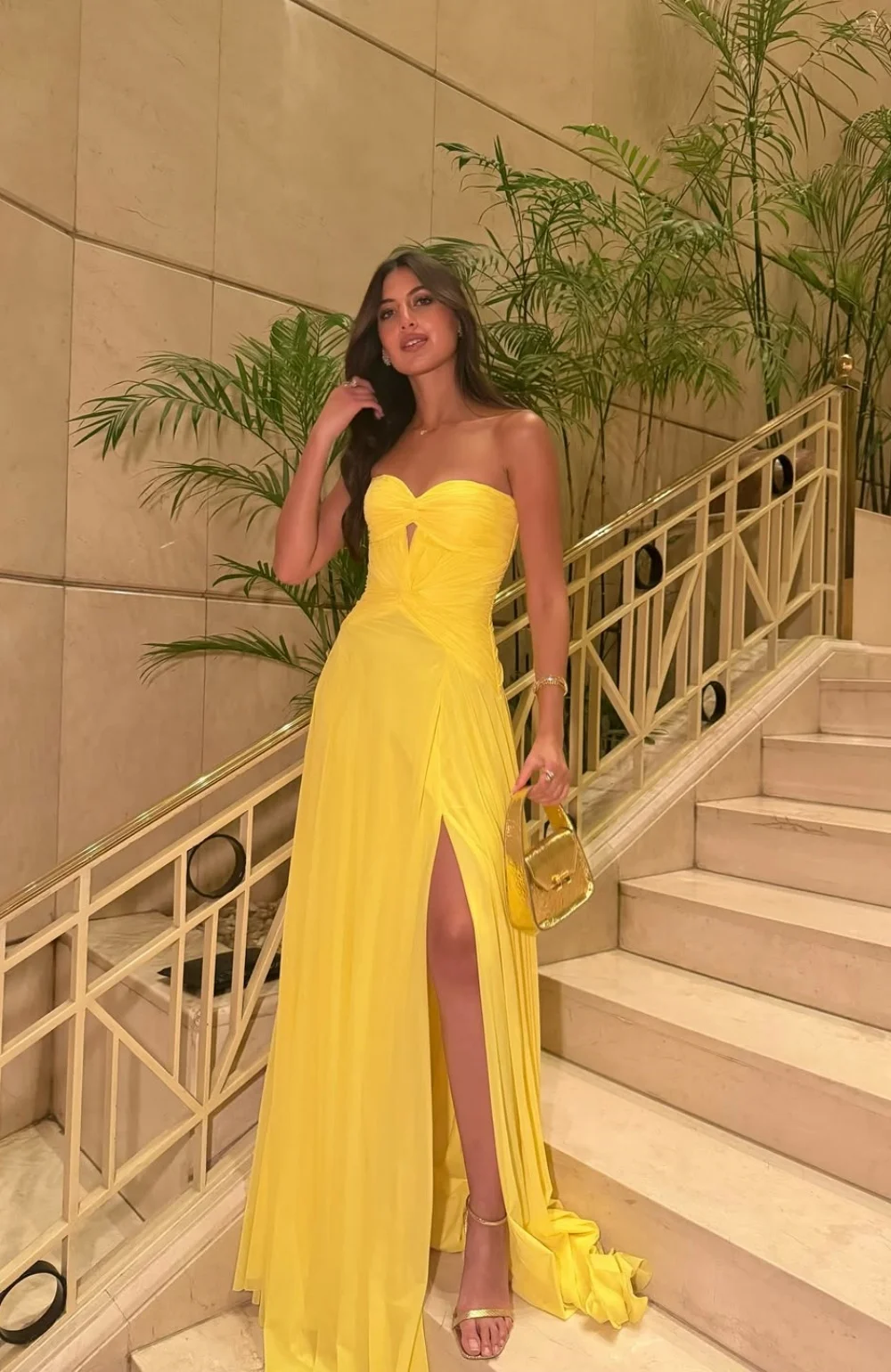 Bella Customized Yellow Chiffon Prom Dresses Elegant Strapless vestidos de noche Sweetheart Keyhole High Slit Formal Evening2026