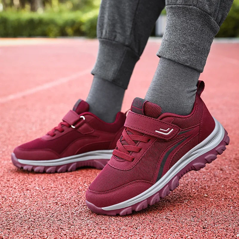 Новая повседневная спортивная обувь для пар, уличная противоскользящая сетчатая дышащая повседневная легкая прогулочная обувь для среднего и пожилого возраста