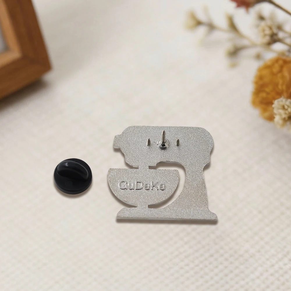 Backen ist meine Superkraft – Emaille-Anstecker mit lustigem Back-Zitat, Koch-Logo, Brosche für Bäcker und Backbegeisterte, Dekoration, Geschenk – Detail 6